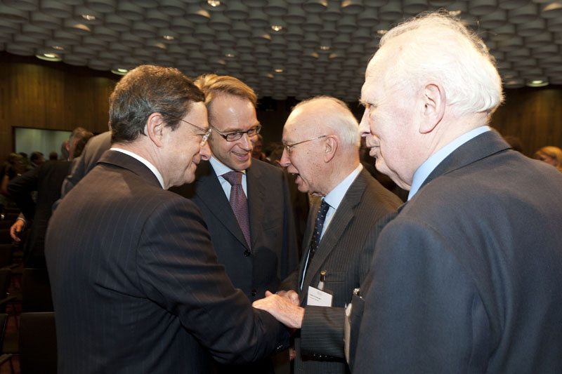 XXIII. Arthur Burns Memorial Lecture der Atlantik-Brücke e.V. mit Mario Draghi, Präsident der Europäischen Zentralbank ( EZB ) als Gastredner in den Räumen der Deutschen Bundesbank in Frankfurt am Main am Dienstag, 27.03.2012