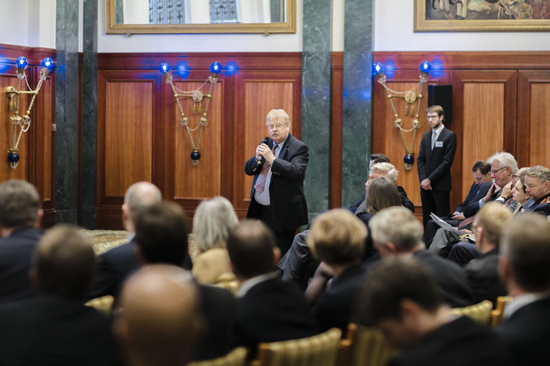 Podiusmdisskussion mit Bundesverteidigungsministerin Ursula von der Leyen zum Thema ' Eine neue deutsche Sicherheitspolitik? - Kurs- und Standortbestimmung Deutschlands in einer Welt der Krisen. 'Berlin, 11.11.2016. Copyright: Thomas Trutschel/ photothek.net/Atlantik-Bruecke e.V.