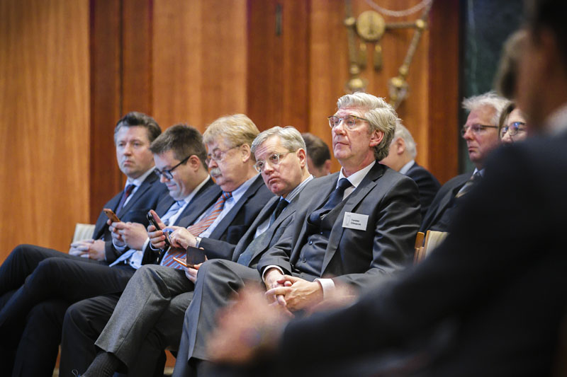 Podiusmdisskussion mit Bundesverteidigungsministerin Ursula von der Leyen zum Thema ' Eine neue deutsche Sicherheitspolitik? - Kurs- und Standortbestimmung Deutschlands in einer Welt der Krisen. 'Berlin, 11.11.2016. Copyright: Thomas Trutschel/ photothek.net/Atlantik-Bruecke e.V.