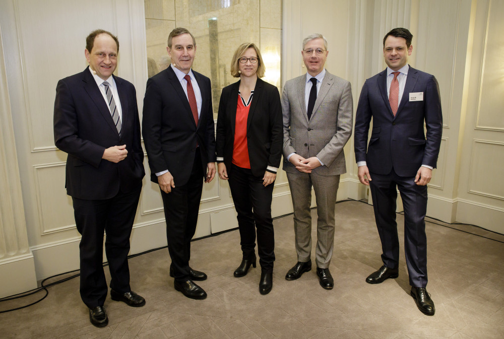Präsentation des Edelman Trust Barometers 2020.