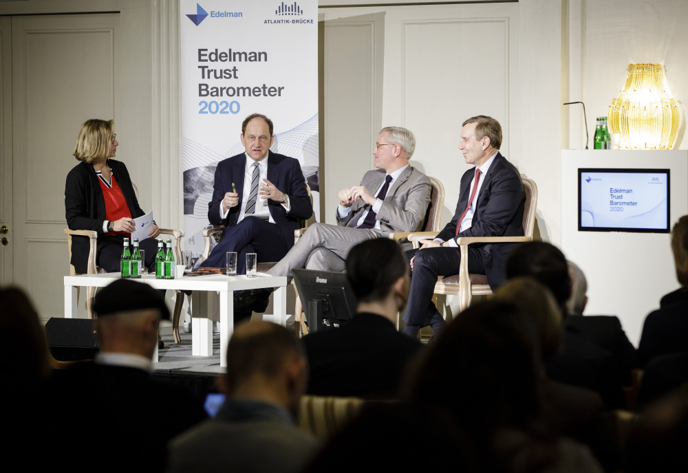 Präsentation des Edelman Trust Barometers 2020.