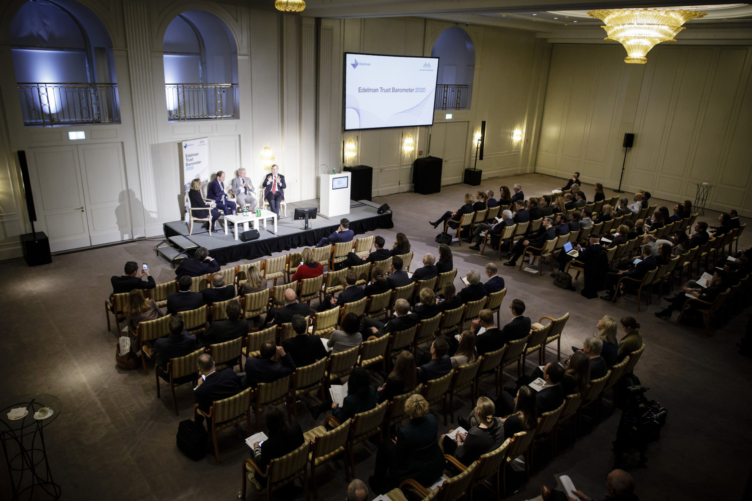 Präsentation des Edelman Trust Barometers 2020.