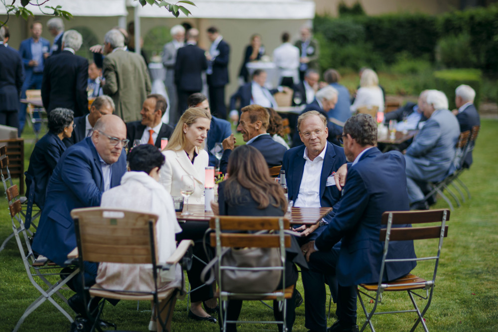 Mitgliederversammlung und Gartenfest der Atlantik-Brücke