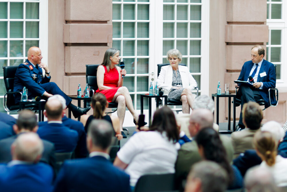 Paneldiskussion "Go East: What to Expect from the NATO Summit in Vilnius" mit Piritta Asunmaa, Fiona Hill, Generalleutnant Ingo Gerhartz und Alexander Graf Lambsdorff