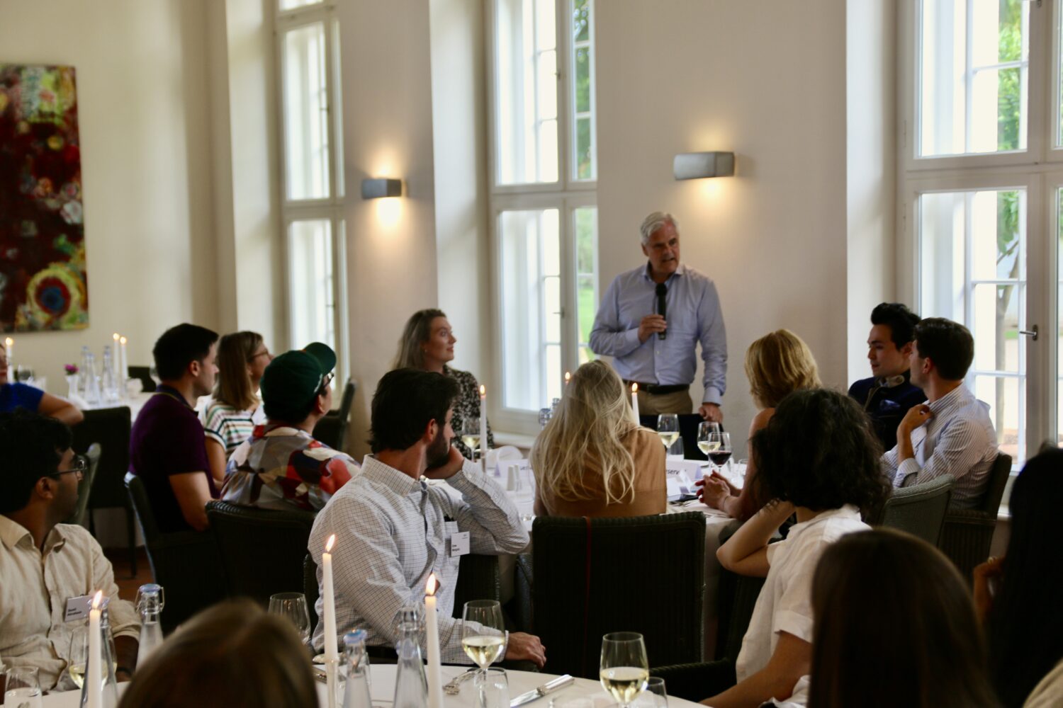 Andreas Dombret welcomes the Young Leaders cohort on behalf of the Atlantik-Brücke board