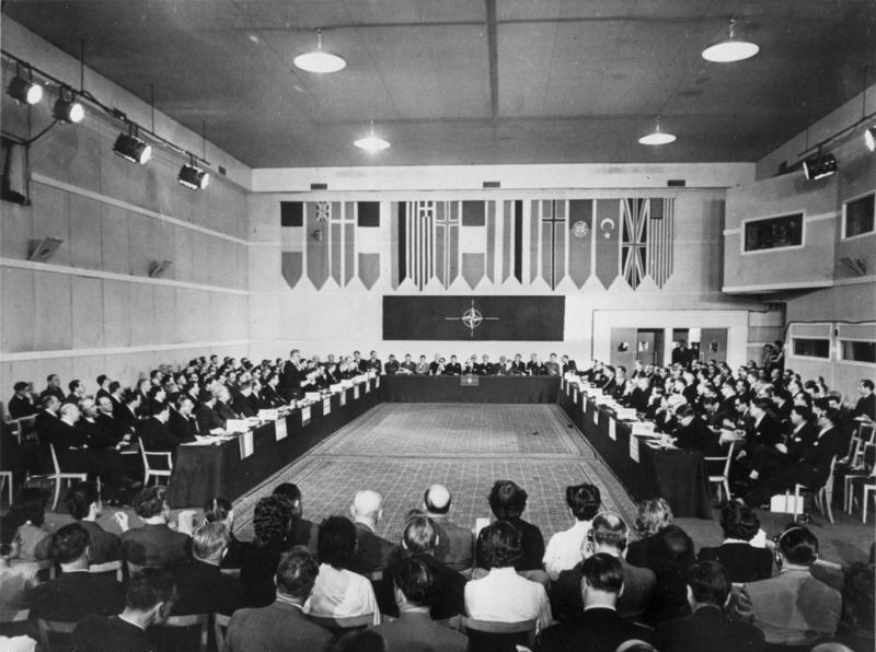 Aufnahme der Bundesrepublik in die NATO 1955