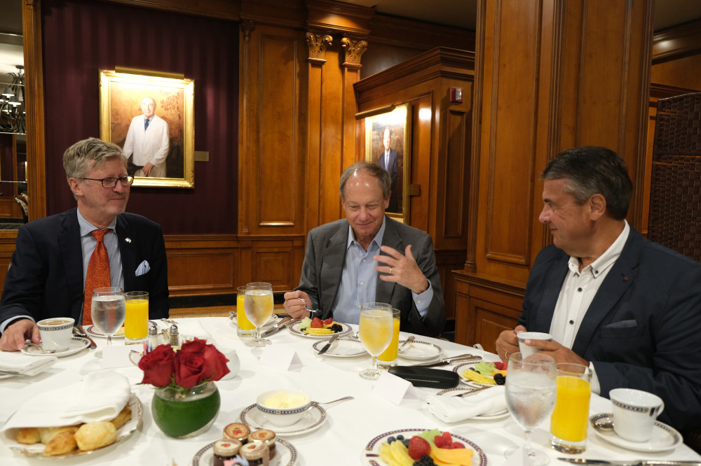 Stefan Schneider, Deutscher Generalkonsul in Los Angeles, Botschafter a.D. John Emerson, Sigmar Gabriel