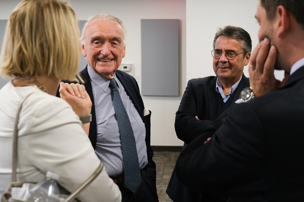 Karl Kaiser und Sigmar Gabriel
