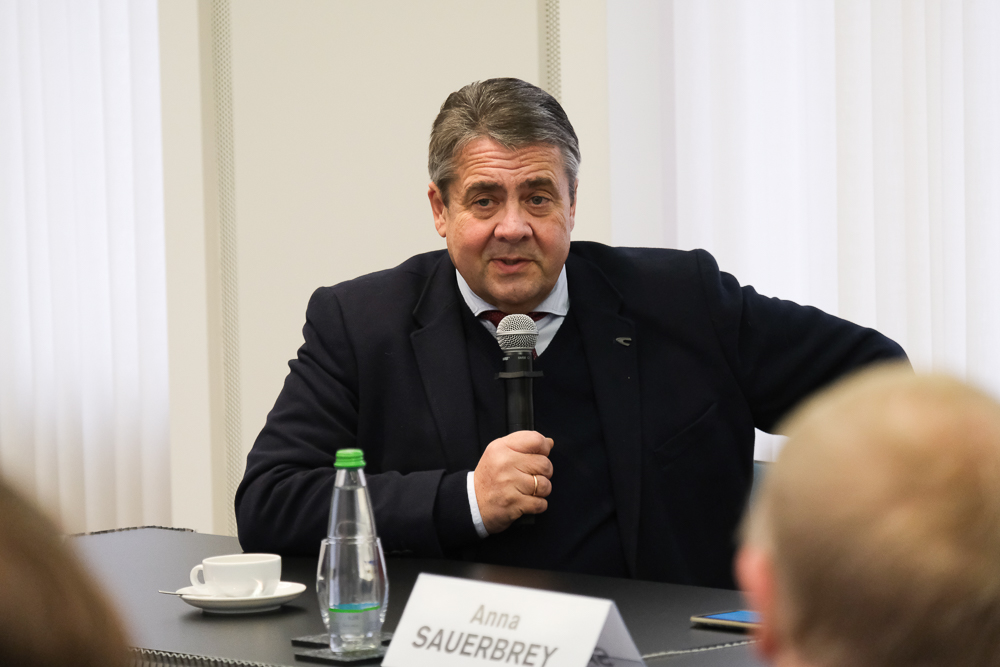 Ein Gespräch zwischen Sigmar Gabriel und Wolfgang Ischinger. Moderation: Anna Sauerbrey
