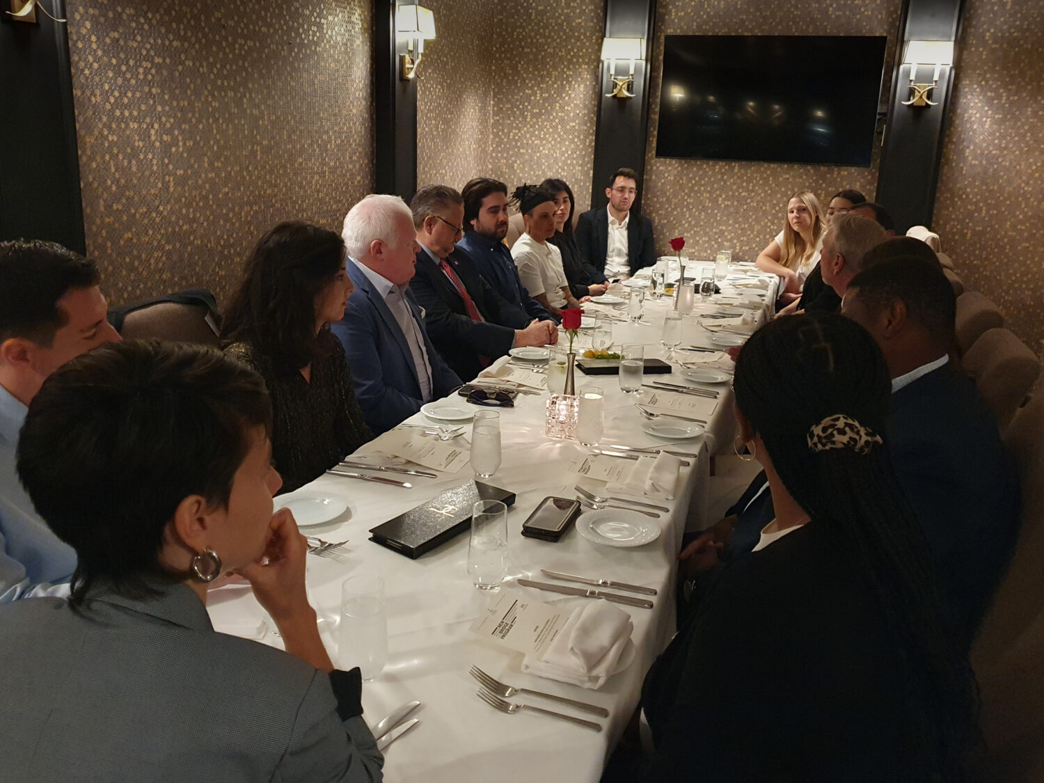 Beim festlichen Abendessen in El Paso mit dem mexikanischen Konsul Mauricio Ibarra Ponce de Leon und El Paso County Judge Ricardo Samaniego