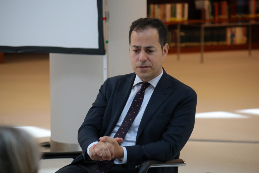 Dr. Fabrizio Miccallizzi briefed the teachers on transatlantic relations at the Federal Foreign Office
