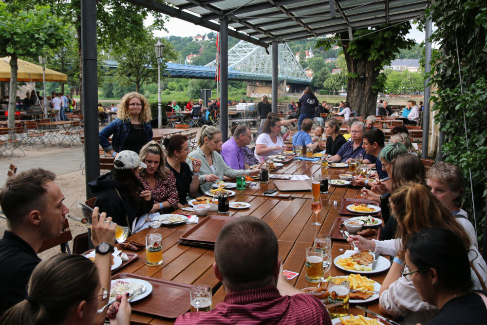 Happy Hour with the Alumni of the 2022 Teachers Study Trip to the USA