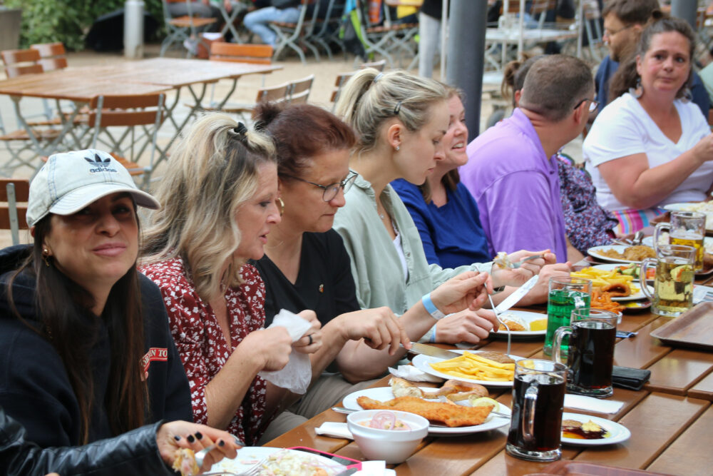 Happy Hour with the Alumni of the 2022 Teachers Study Trip to the USA