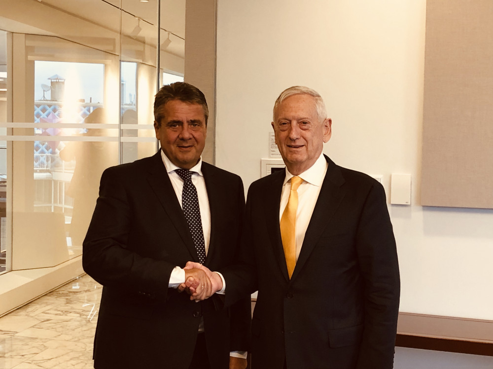 Sigmar Gabriel mit dem ehemaligen US-Verteidigungsminister James N. Mattis