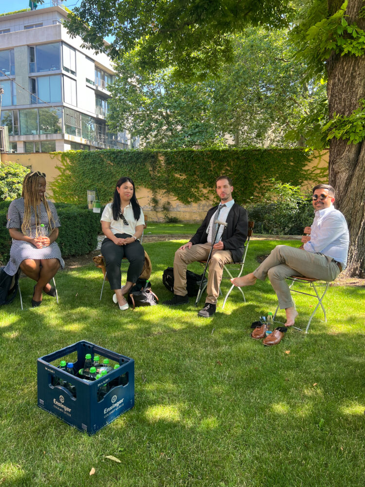 Final Debrief in Magnus-Haus garden