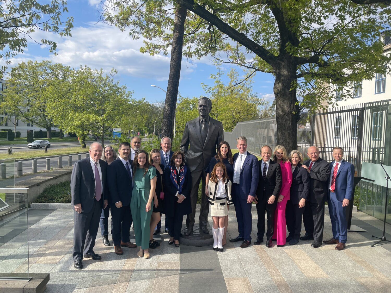 Enthüllung der Statue von Präsident George H.W. Bush in Berlin