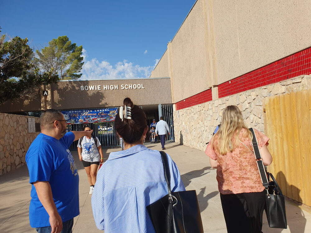 Besuch der Bowie Highschool in El Paso, TX