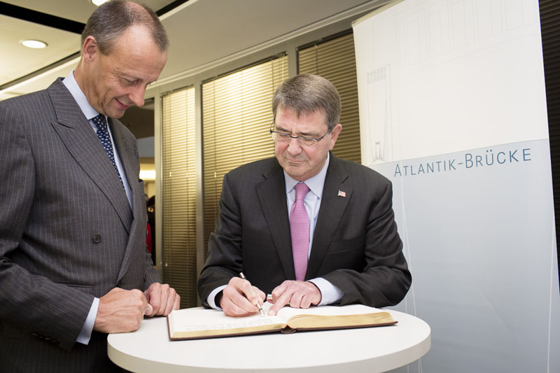 Der Verteidigungsminister der USA Ashton Carter spricht im Allianz Forum bei einer Veranstaltung der Atlantik Bruecke, Berlin, 22.6.2015 Copyright : Raum11/Jan Zappner