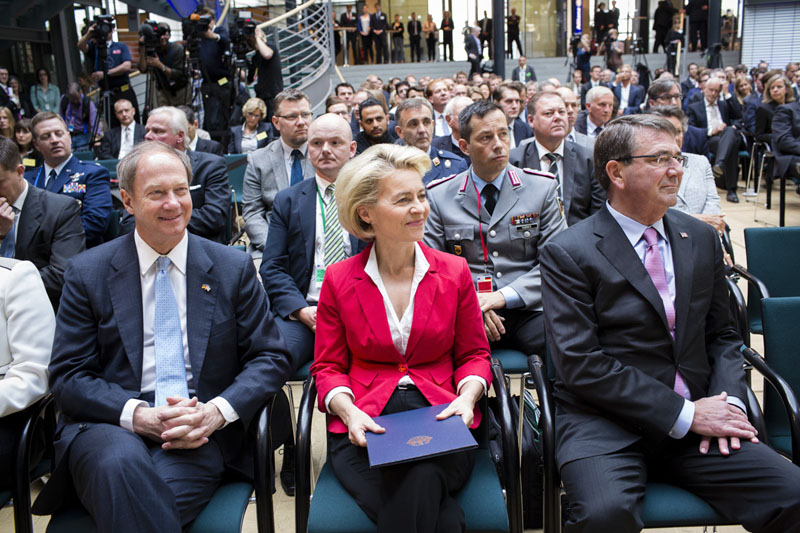 Der Verteidigungsminister der USA Ashton Carter spricht im Allianz Forum bei einer Veranstaltung der Atlantik Bruecke, Berlin, 22.6.2015 Copyright : Raum11/Jan Zappner