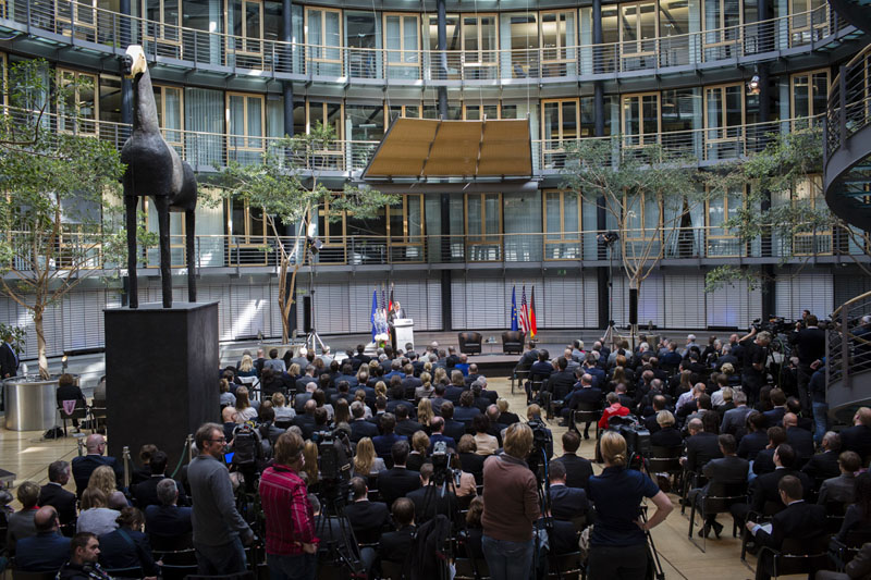 Der Verteidigungsminister der USA Ashton Carter spricht im Allianz Forum bei einer Veranstaltung der Atlantik Bruecke, Berlin, 22.6.2015 Copyright : Raum11/Jan Zappner