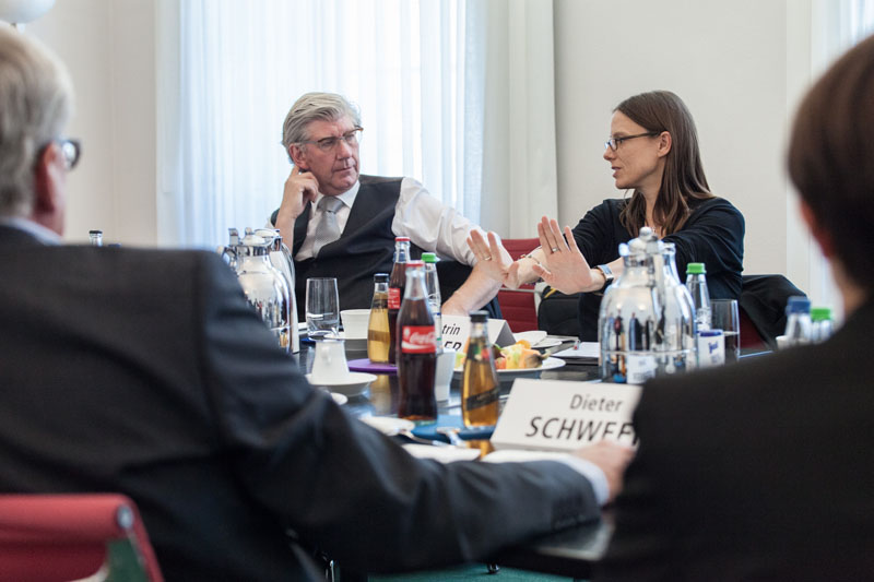"Das Weißbuch 2016 zur Sicherheitspolitik und Zukunft der Bundeswehr" Roundtable Diskussion mit Staatssekretärin Dr. Katrin Suder Bundesministerium der Verteidigung,  Atlantik Brücke, Mitte Am Kupfergraben, DEU, Allemagne, Germany, Deutschland, Berlin, Fotos © Amélie Losier/Raum 11