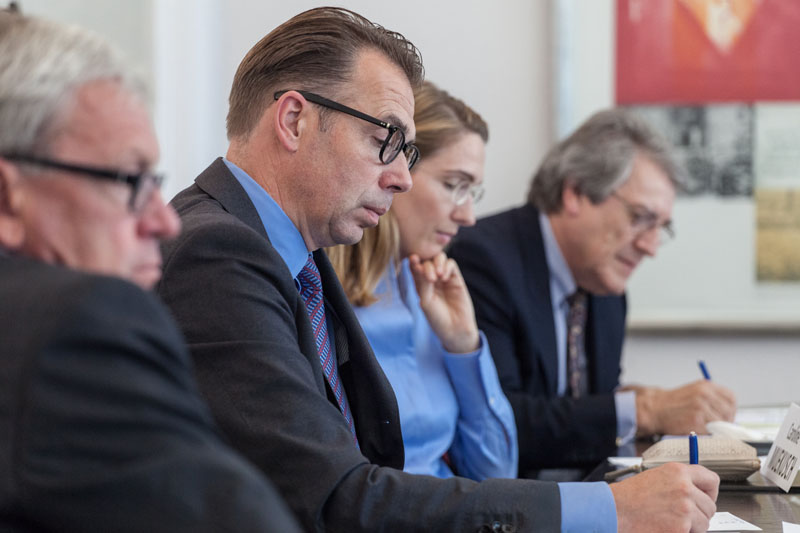 "Das Weißbuch 2016 zur Sicherheitspolitik und Zukunft der Bundeswehr" Roundtable Diskussion mit Staatssekretärin Dr. Katrin Suder Bundesministerium der Verteidigung,  Atlantik Brücke, Mitte Am Kupfergraben, DEU, Allemagne, Germany, Deutschland, Berlin, Fotos © Amélie Losier/Raum 11