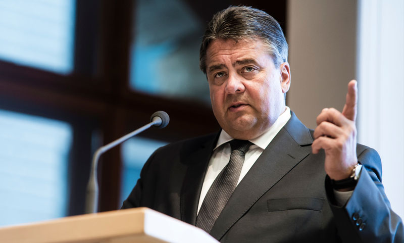Veranstaltung der Atlantik-Brücke in der KfW-Repräsentanz am Gendarmenmarkt mit dem Thema: "Die geostrategischen Implikationen von (Energie-)Unabhängigkeit."
Als Gast und Redner: Bundesminister Sigmar Gabriel
Copyright: raum11/Gregor Fischer, 06.10.2014