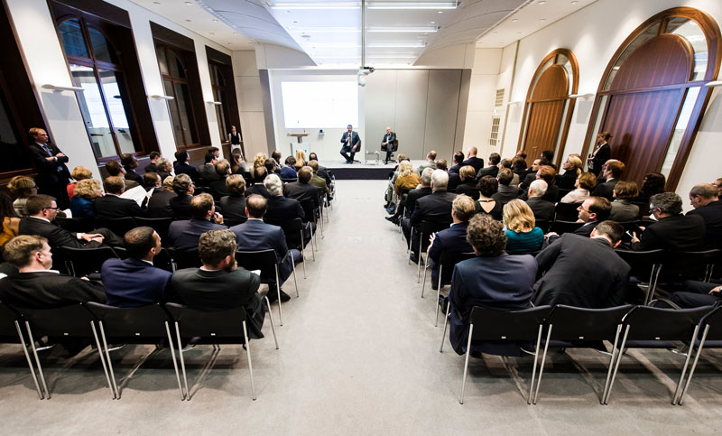 Veranstaltung der Atlantik-Brücke in der KfW-Repräsentanz am Gendarmenmarkt mit dem Thema: "Die geostrategischen Implikationen von (Energie-)Unabhängigkeit."Als Gast und Redner: Bundesminister Sigmar GabrielCopyright: raum11/Gregor Fischer, 06.10.2014