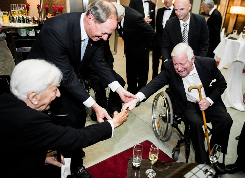 Verleihung des Eric-M.-Warburg Preises 2014
an Dr. Richard von Weizsäcker, Bundespräsident a.D. durch den Vorstand der Atlantik-Brücke e.V. im Hotel de Rome in Berlin.
Copyright: raum11/Gregor Fischer, 04.06.2014