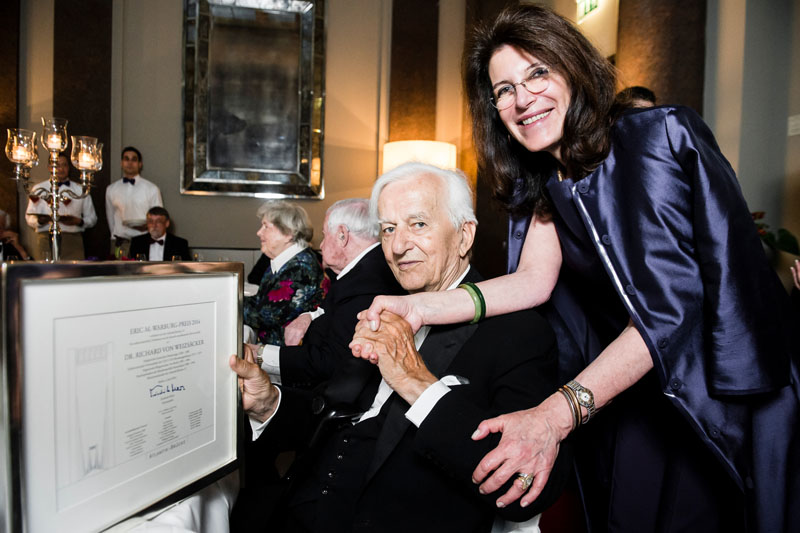 Verleihung des Eric-M.-Warburg Preises 2014an Dr. Richard von Weizsäcker, Bundespräsident a.D. durch den Vorstand der Atlantik-Brücke e.V. im Hotel de Rome in Berlin.Copyright: raum11/Gregor Fischer, 04.06.2014
