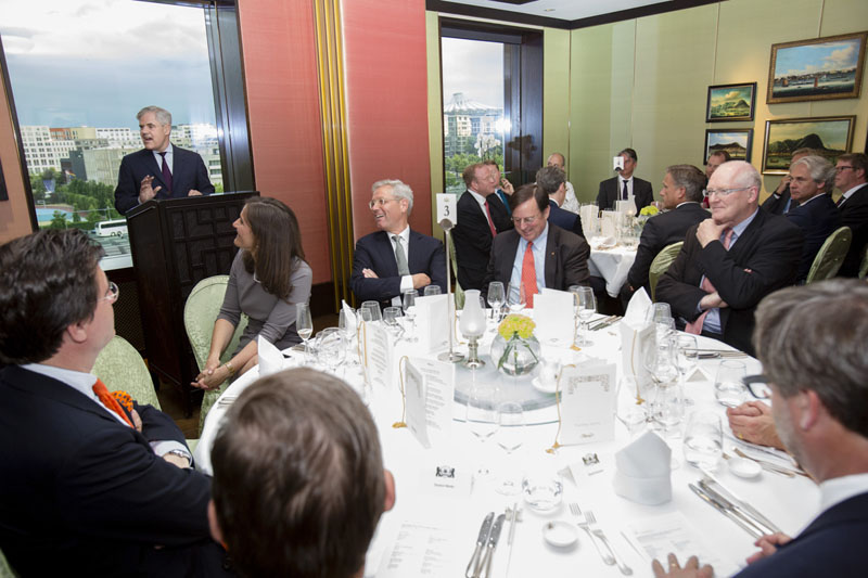 Robert Zoellick in Berlin bei der Atlantik Bruecke im China Club, Berlin 8.6.2015, Copyright: Raum11/Jan Zappner