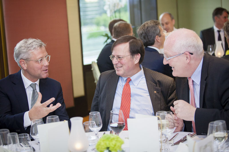 Robert Zoellick in Berlin bei der Atlantik Bruecke im China Club, Berlin 8.6.2015, Copyright: Raum11/Jan Zappner