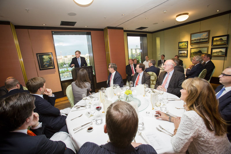 Robert Zoellick in Berlin bei der Atlantik Bruecke im China Club, Berlin 8.6.2015, Copyright: Raum11/Jan Zappner