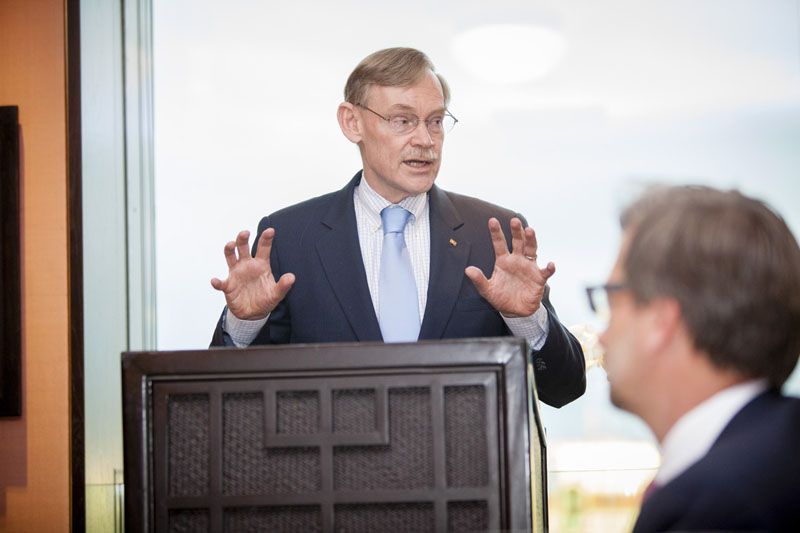 Robert Zoellick in Berlin bei der Atlantik Bruecke im China Club, Berlin 8.6.2015, Copyright: Raum11/Jan Zappner