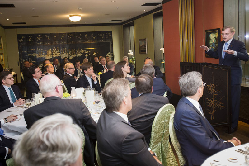 Robert Zoellick in Berlin bei der Atlantik Bruecke im China Club, Berlin 8.6.2015, Copyright: Raum11/Jan Zappner