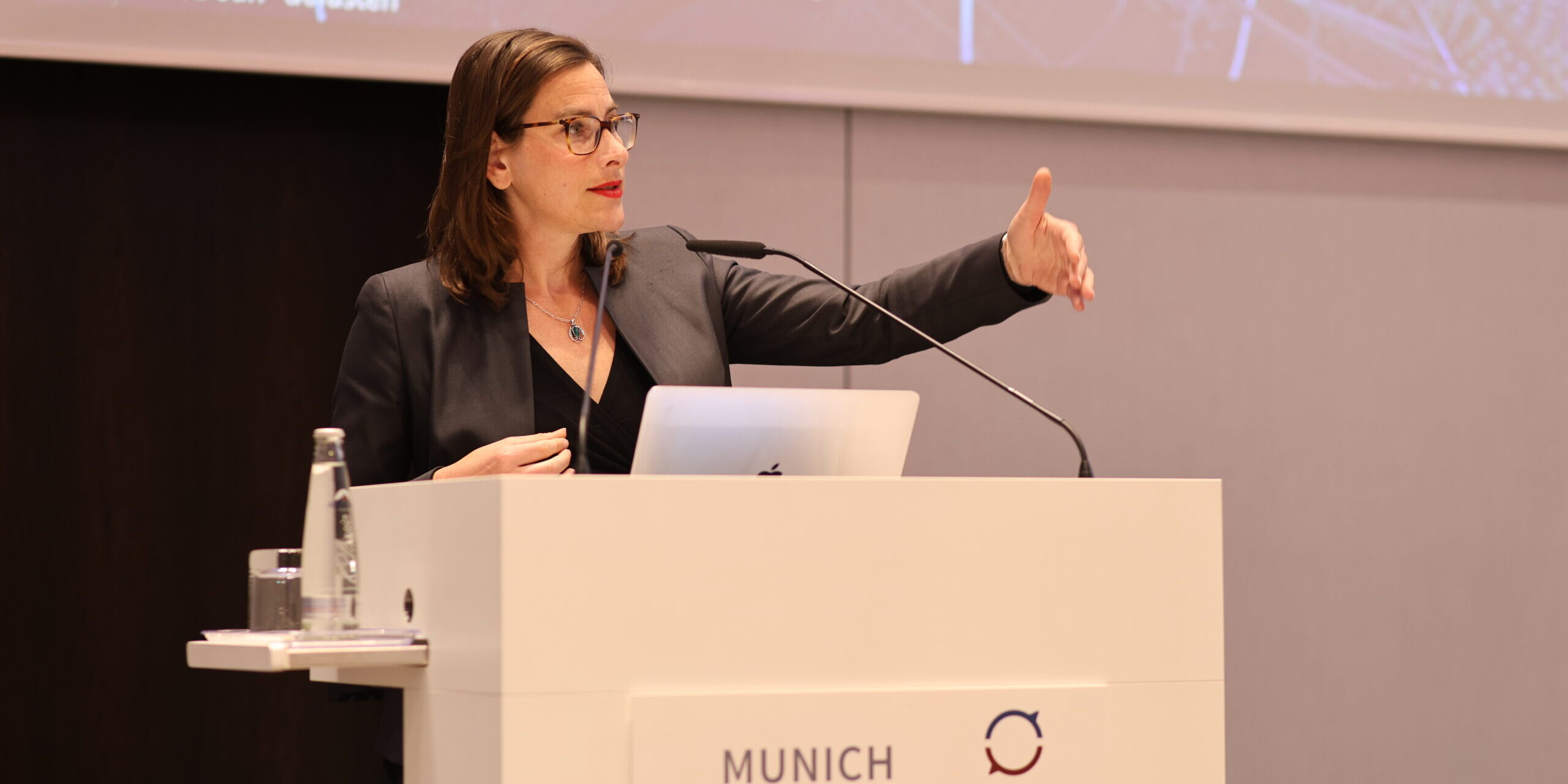 Julia Friedlander, Geschäftsführerin der Atlantik-Brücke, bei den Munich Economic Debates.