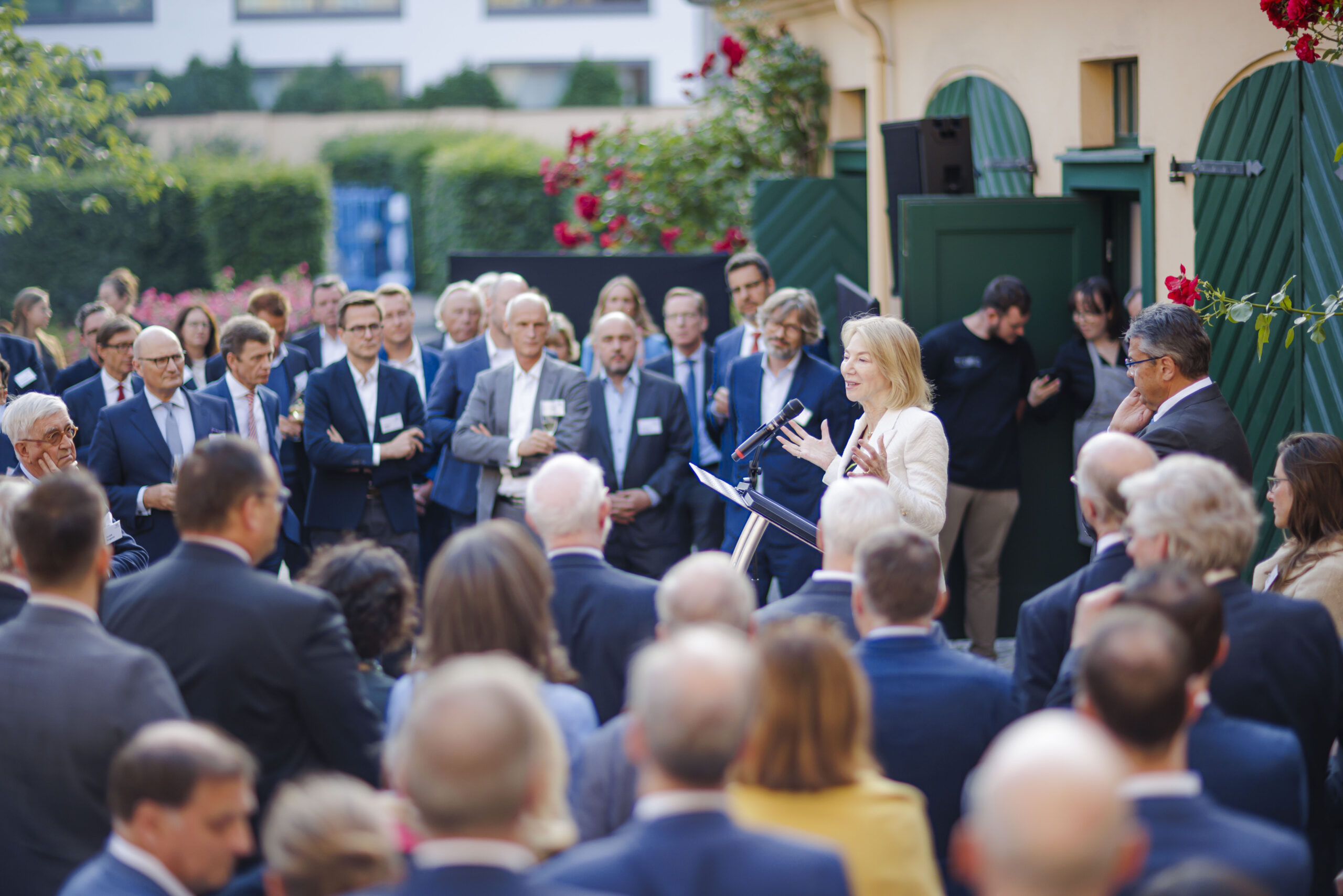 Mitgliederversammlung und Gartenfest der Atlantik-Brücke