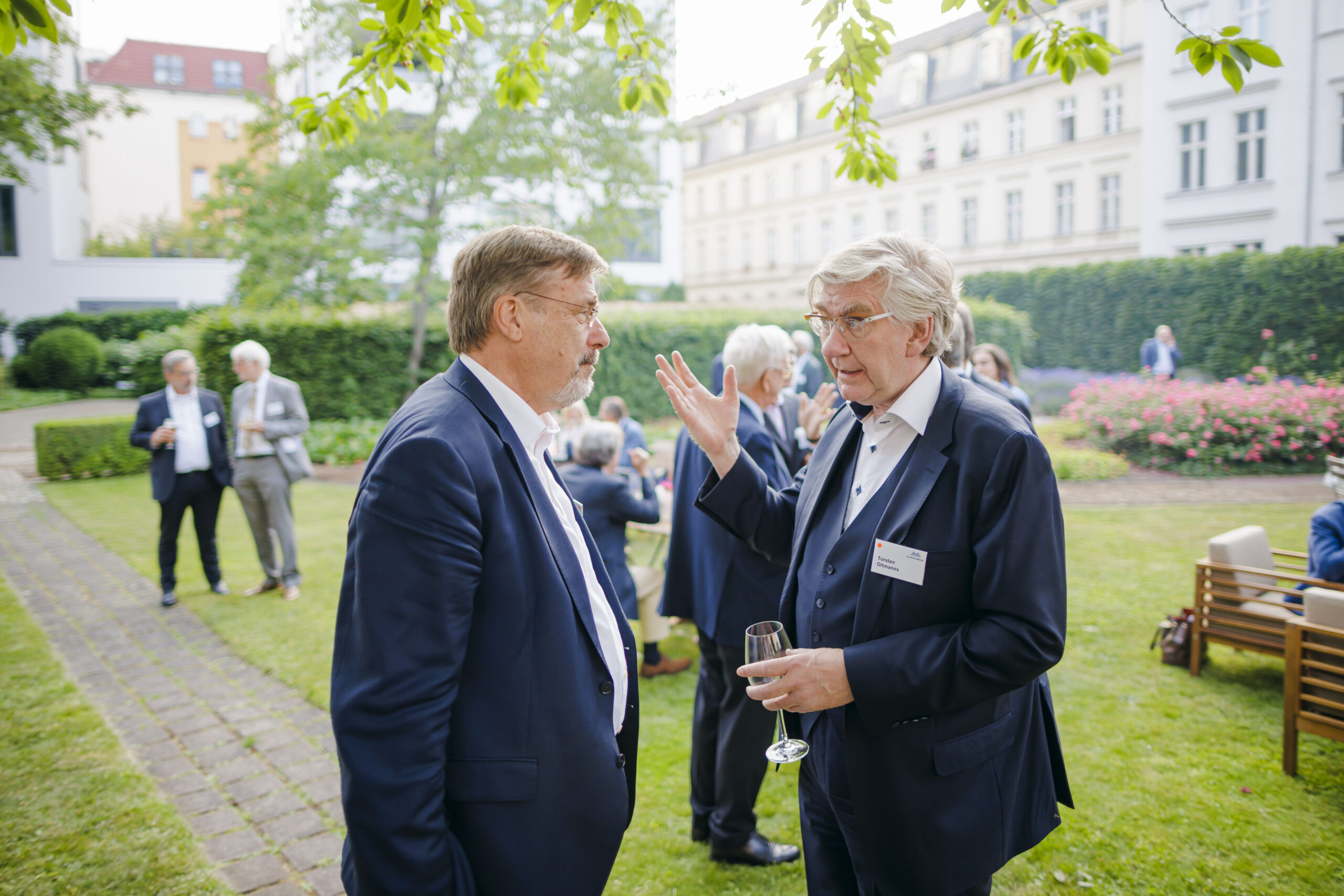 Mitgliederversammlung und Gartenfest der Atlantik-Brücke