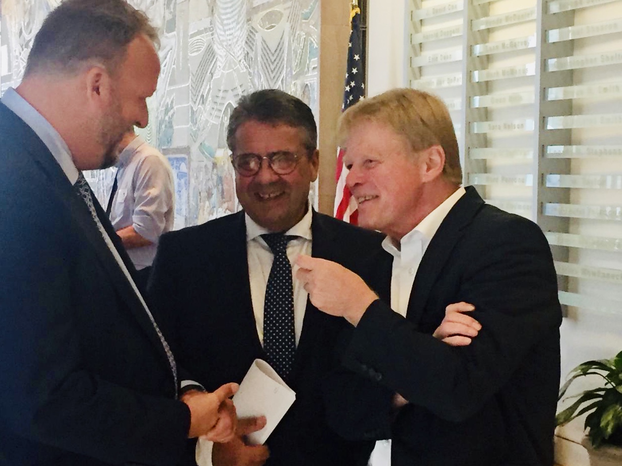 Sigmar Gabriel und Reiner Hoffmann, Vorsitzender des Deutschen Gewerkschaftsbundes