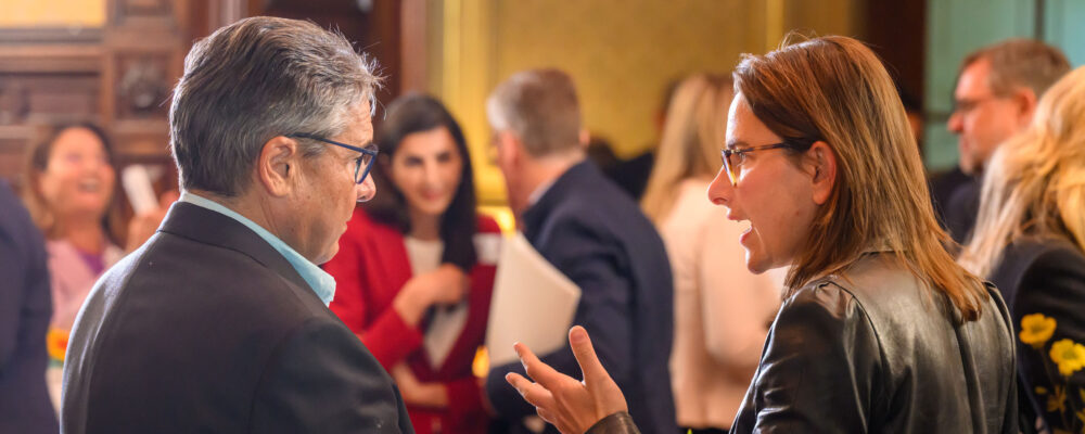 Vorsitzender Sigmar Gabriel und Geschäftsführerin Julia Friedlander.