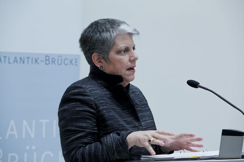 „Refugees and Migration: The Path between Humanitarian Solidarity, Freedom and Security“ Talk & Discussion at Hotel de Rome, Ballroom, Behrenstr. 37, 10117 Berlin. 25.02.2016
Adress/ Kontakt: Agentur Raum11, Jan Zappner Geschäftsführer, Schönhauser Allee 39A, 10435 Berlin. +49.178.3084661, www.raum-11.de, zappner@raum-11.de
