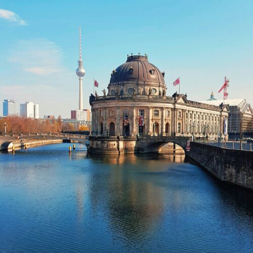Politics for the Many:  Democracy and Participation in the United States and Germany